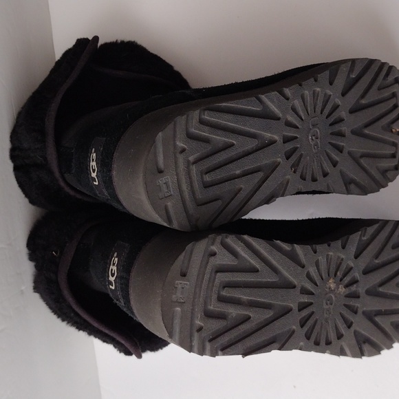 UGG black platform shearling boots 9 - Picture 4 of 10